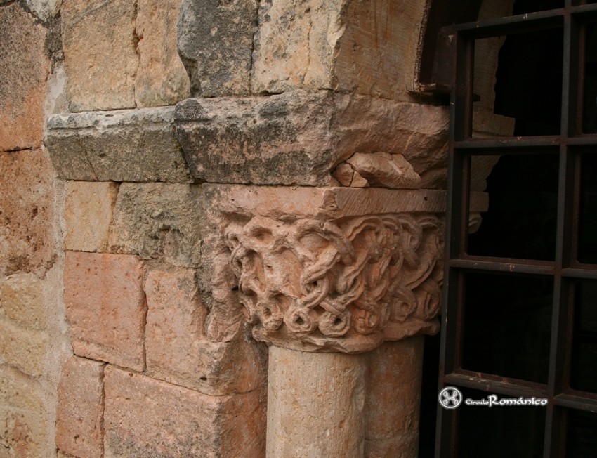 Fuentemizarra. Nuestra Señora del Ejido. Capitel de entrelazo