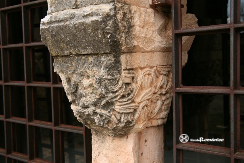 Fuentemizarra. Nuestra Señora del Ejido. Capitel vegetal