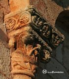 Grado del Pico. San Pedro Apostol.Capitel con basilisco 
