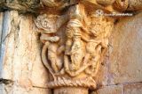 Higuera, La. Santo Tomas. Capitel del lado izquierdo con animales fantásticos