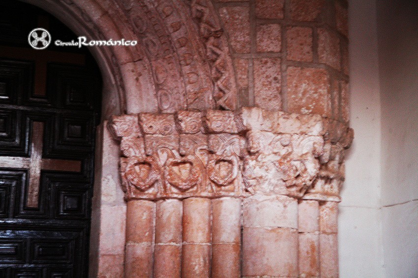 Languilla. San Miguel Arcángel. Capiteles del lado derecho