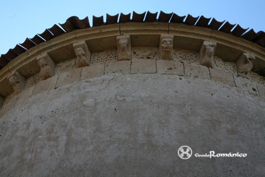 Pelayos del Arroyo. San Vicente. Canecillos figurados del abside