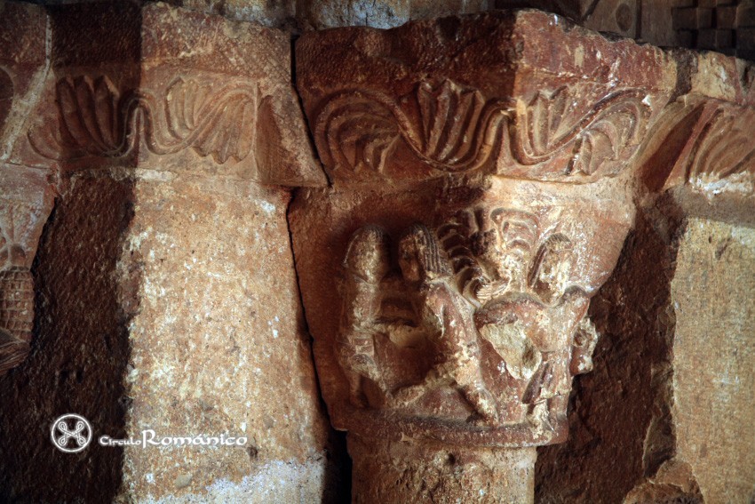 Santa María de Riaza. La Natividad. Capitel con púgiles