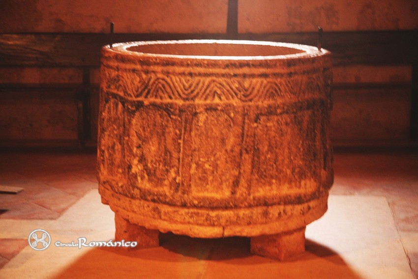 Santa María de Riaza. La Natividad. Pila bautismal