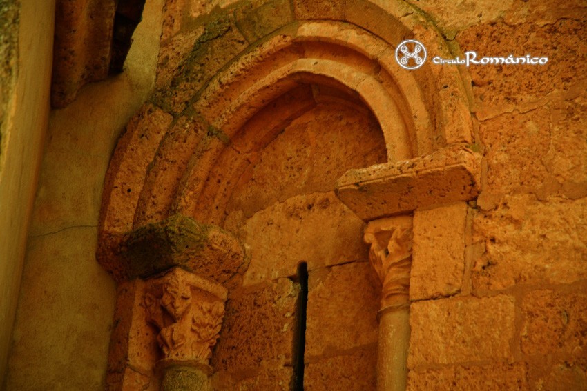 Santa María de Riaza. La Natividad. Vano del lateral del abside