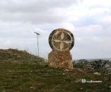 Valdevarnés. San Cristobal. Estela discoidea con tetrapétala