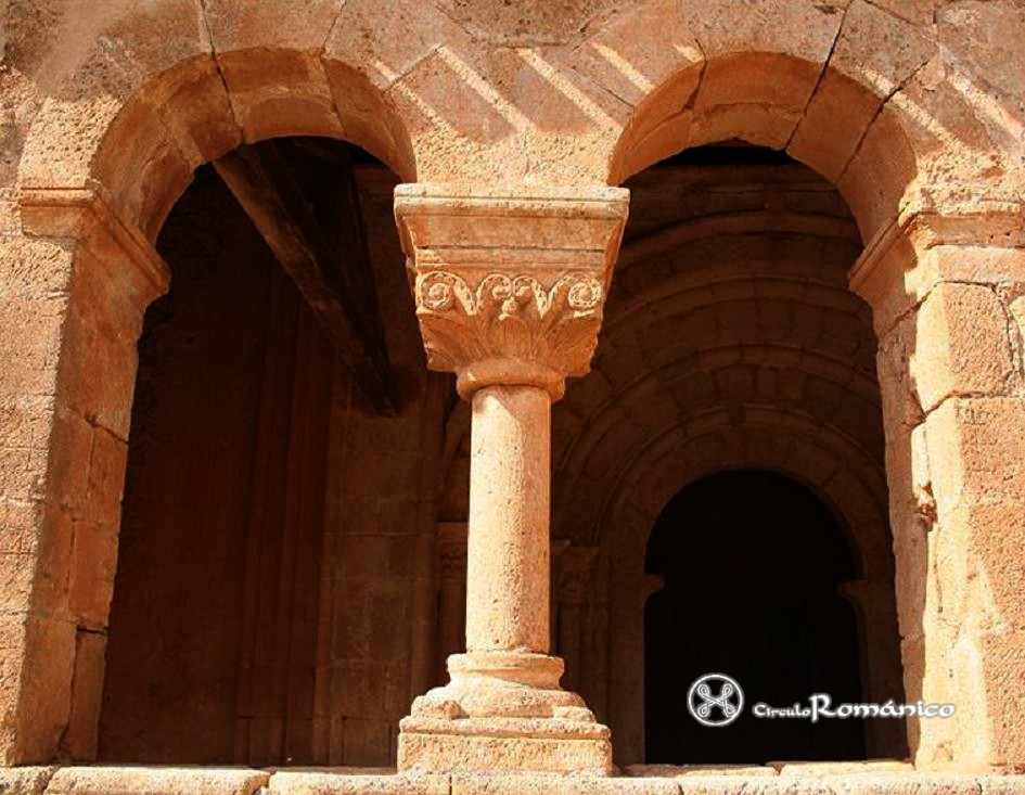Aguilera. San Martin. Arcada del portico
