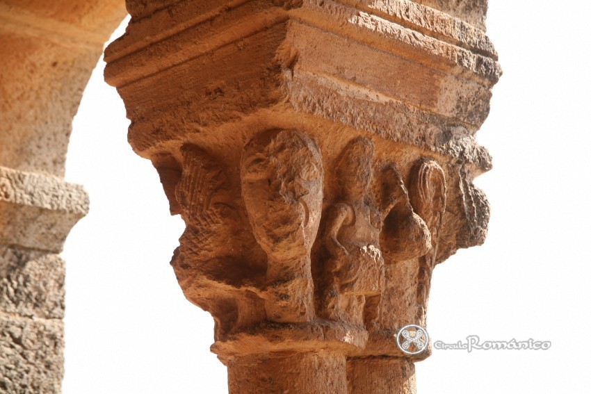 Aguilera. San Martin. Capitel con figuras