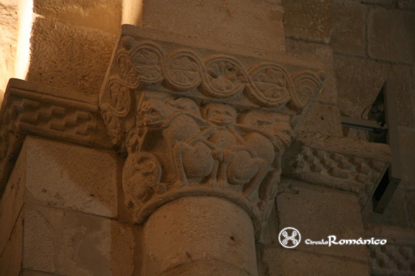Almazan. San Miguel. Capitel con demonios