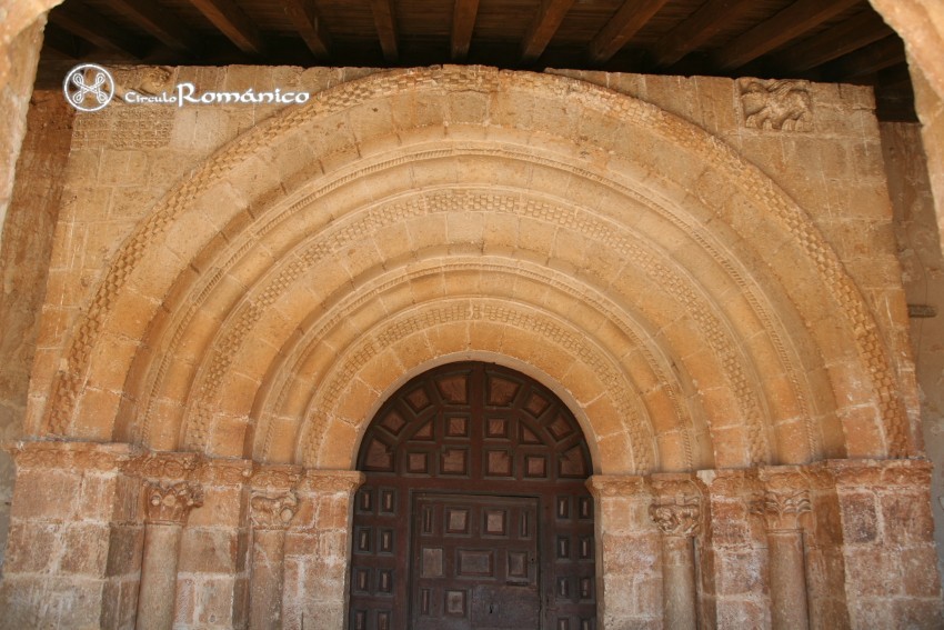 Andaluz. San Miguel. Detalle de la parte alta de la portada