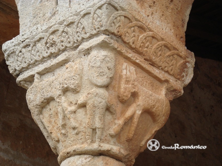 Andaluz. San Miguel. Capitel con hombre entre animales