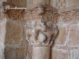 Andaluz. San Miguel. Capitel de la portada con cuadrúpedos