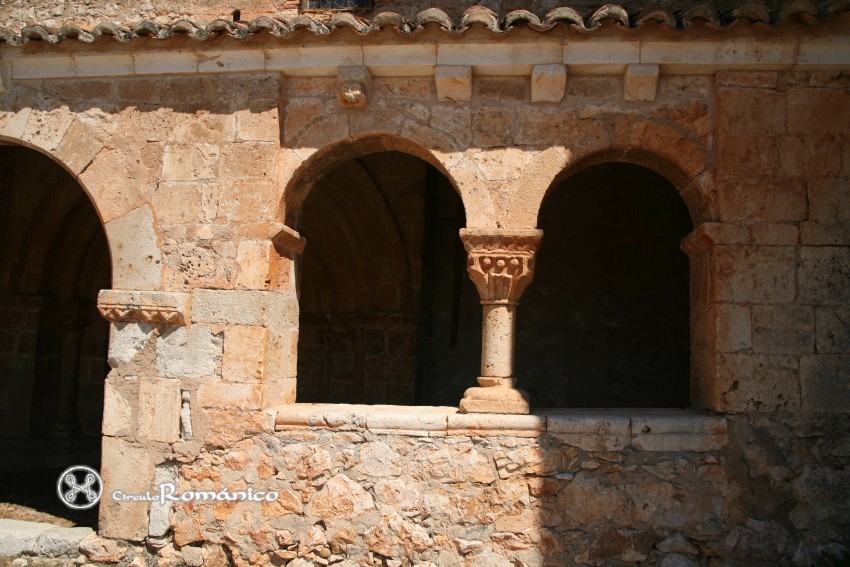 Andaluz. San Miguel. Arcada del portico