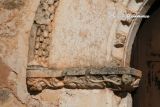 Barcebal. Nuestra Señora del Espino. Cimacio y arranque del guardapolvos occidental