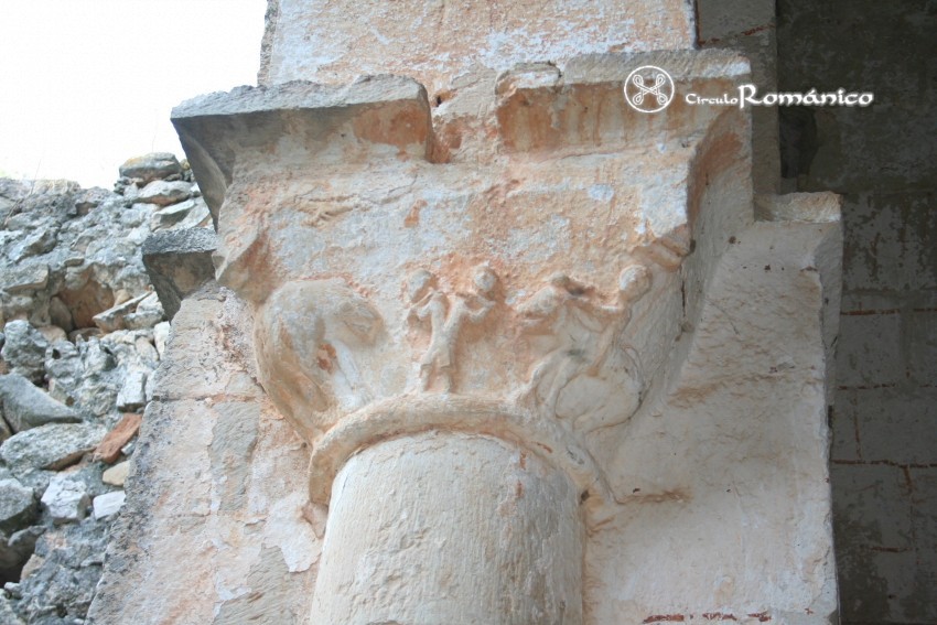 Brias. Nuestra Señora de la Calzada. Frente del capitel