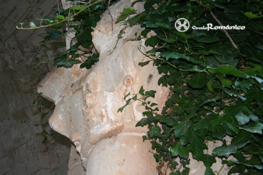Brias. Nuestra Señora de la Calzada. Detalle del capitel
