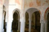 Casillas de Berlanga. San Baudelio. Arcos de herradura  decoración pictórica