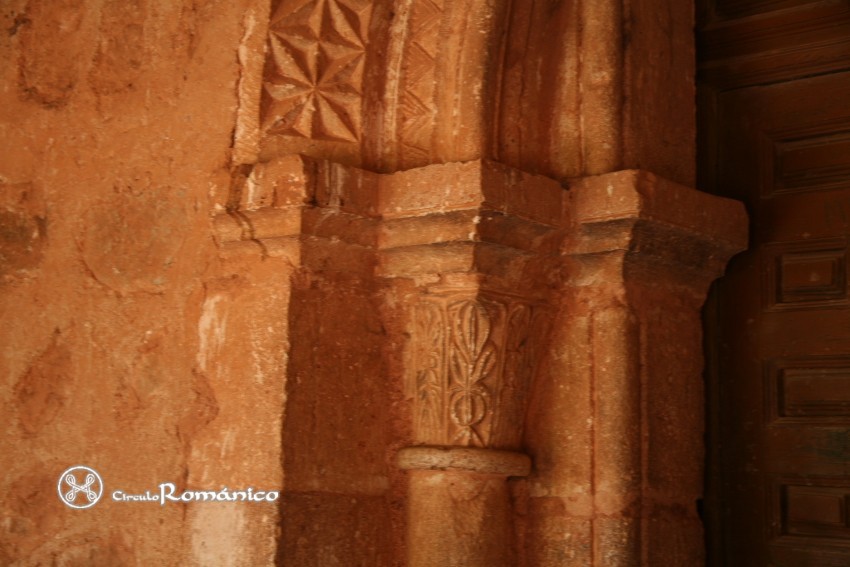 Montejo de Tiermes. Santos Cornelio y Cipriano. Capiteles occidentales de la portada