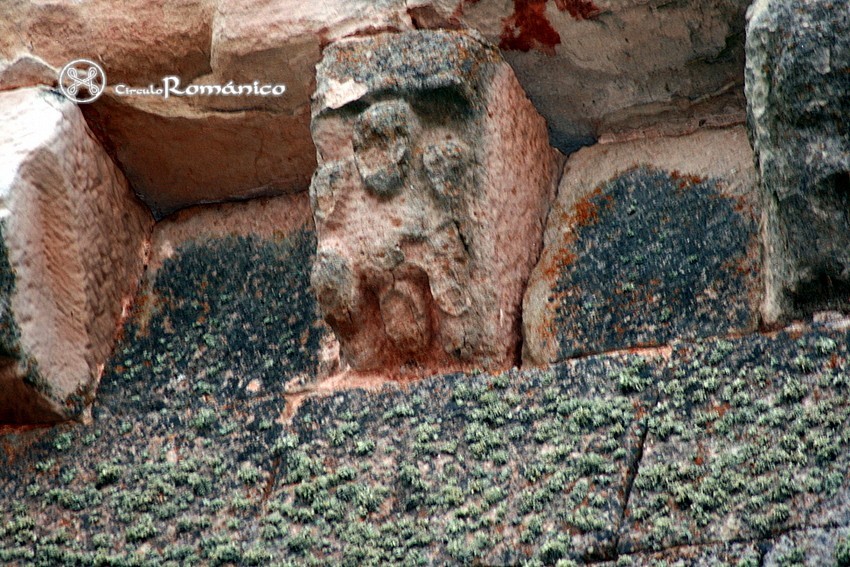 Romanillos de Medinaceli. San Miguel Arcángel. Canecillo figurado