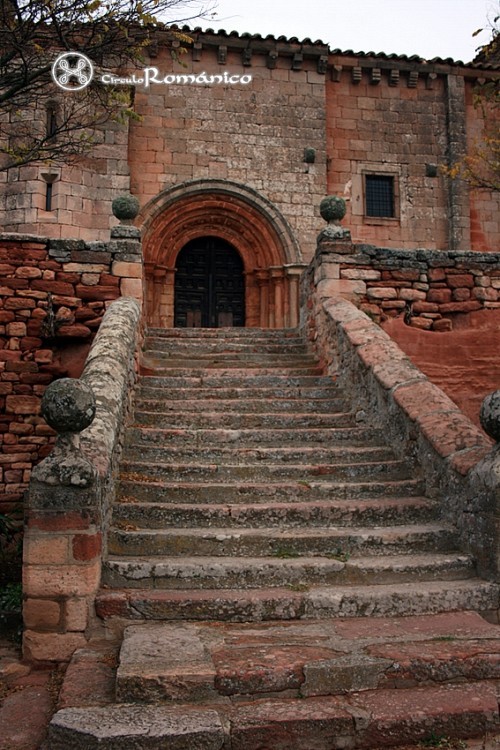 Romanillos de Medinaceli. San Miguel Arcángel. Escalinata de acceso
