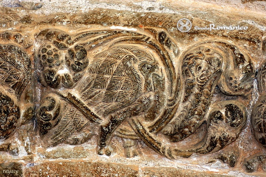 Villasayas. Nuestra Señora de la Anunciación. Ser monstruoso entre el follaje