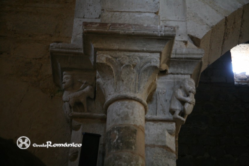 Wamba. Santa María. Capitel historiado, vegetal y músico