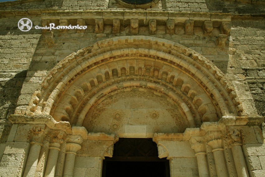 Wamba. Santa María. Portada oeste