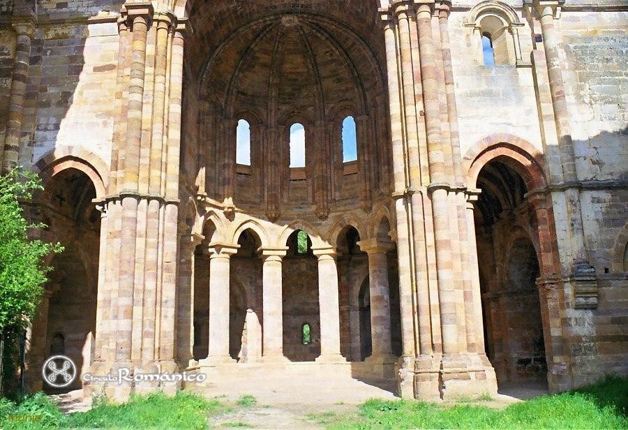 Moreruela. Santa Maria. Interior de la cabecera triabsidal
