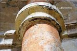 Moreruela. Santa Maria. Restos de pintura y marca de cantero en una columna