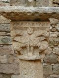 Avinyonet del Penedés. Sant Sebastià dels Gorgs. Capitel de grifos
