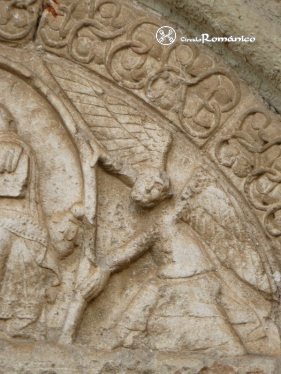 Avinyonet del Penedés. Sant Sebastià dels Gorgs. Angel sosteniendo la mandorla