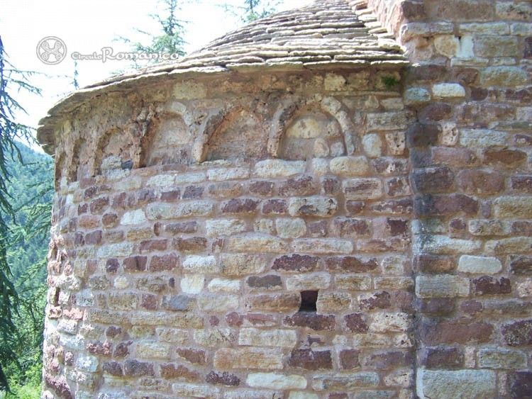 Castellar de n'hug. San Vicente de Rus. Arcos lombardos
