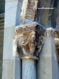 Folgueroles. Santa Maria. Captel externo del lado izquierdo: sirena de doble cola