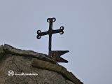 Montner. Sant Esteve de Tubau. Detalle de cruz en la espadaña