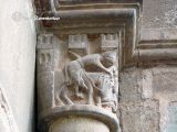 Mura. San Martí. Capitel sur con San Martin a caballo