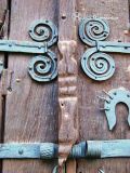 Nou, La. Sant Marti. Detalle de los hierros de la puerta