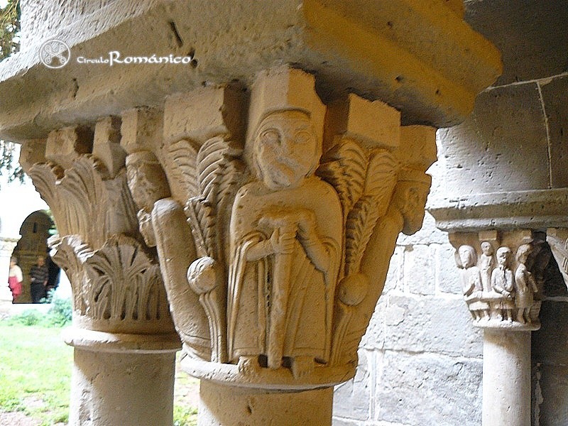 Sant Fruitós del Bages. Sant Benet del Bages. Capiteles vegetal y figurado