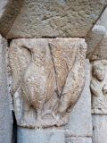 Sant Feliu Sasserra. Sant Feliu. Capitel de aves del lado izquierdo exterior
