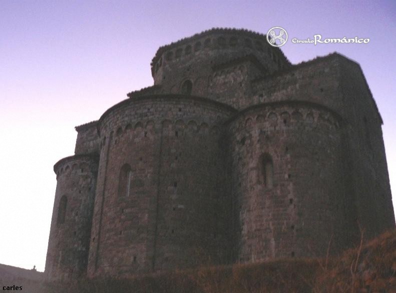 Sant Jaume de Frontanyà. Sant Jaume de Frontanyà. Fachada noreste