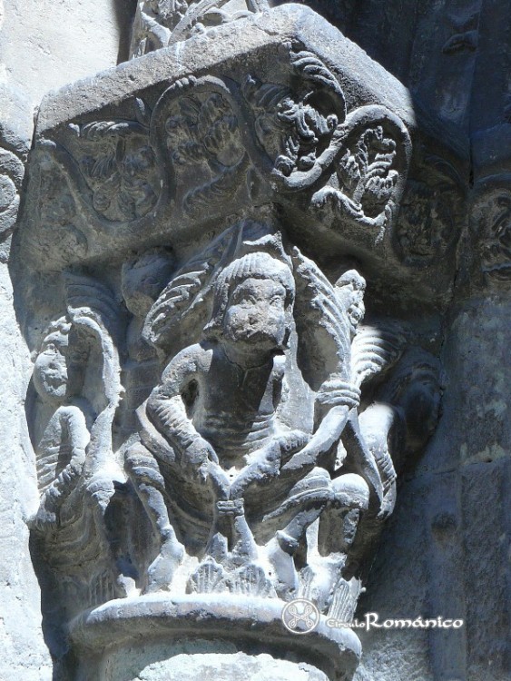 Berga. Santa Eugenia. Capitel figurado