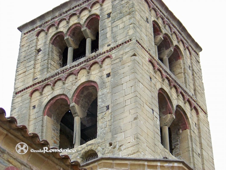 Berga. Santa Eugenia. Detalle de la torre campanario