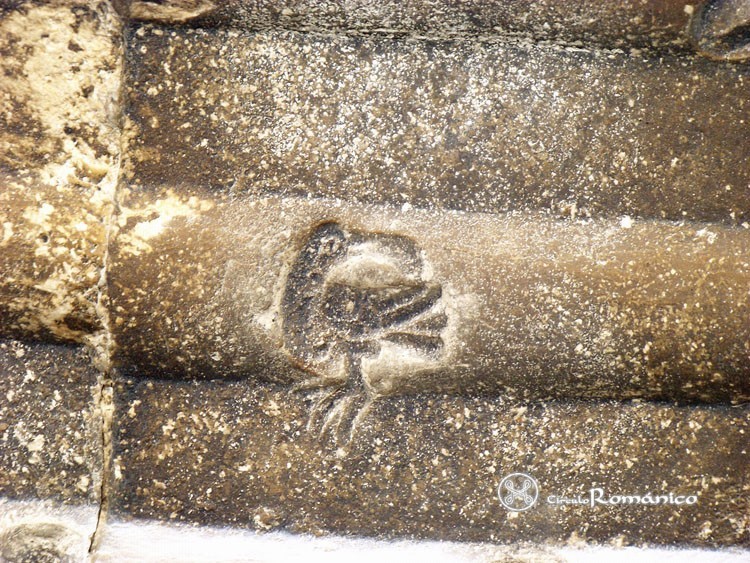 Santa Eugenia de Berga. Santa Eugenia. Detalle de ave