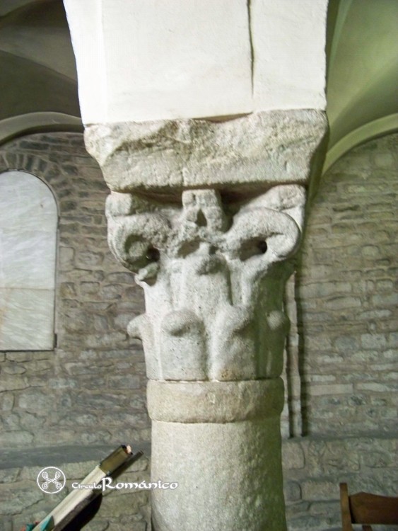 Vic. Catedral de San Pedro. Detalle de capitel románico