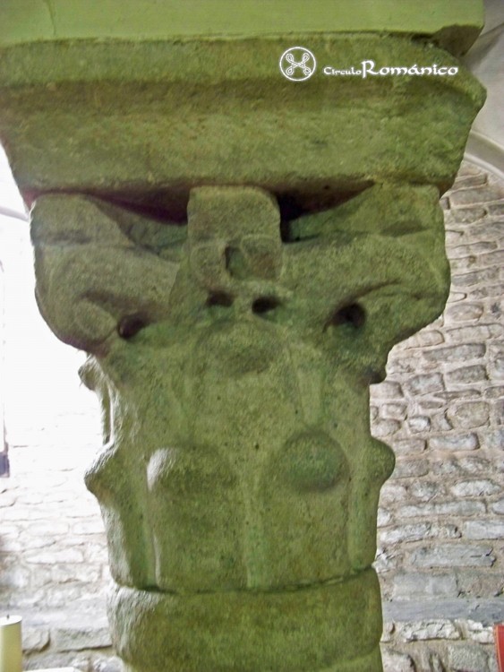 Vic. Catedral de San Pedro. Capitel vegetal