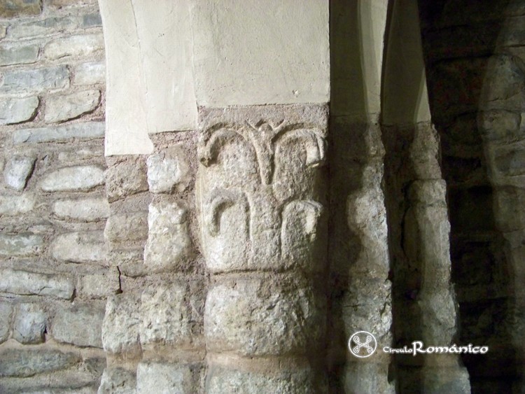 Vic. Catedral de San Pedro. Detalle de capitel prerrománico