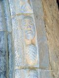 Olopte. Sant Pere. Detalle de cabeza y piña