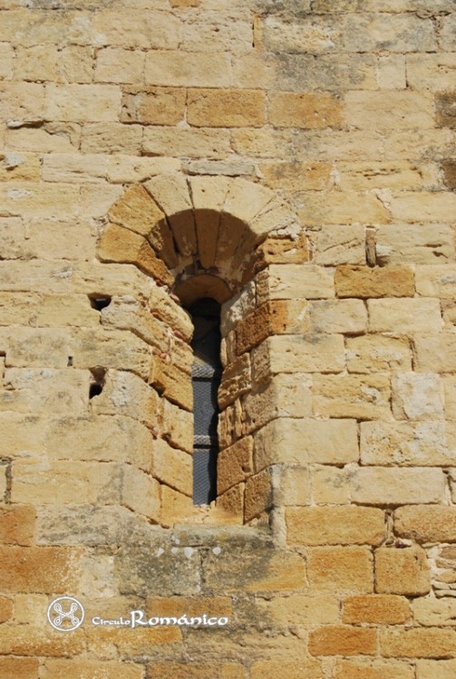 Peratallada. Sant Esteve. Vano abocinado