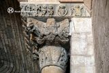Porqueres. Santa Maria. Capitel con personaje del que le salen tallos de la boca