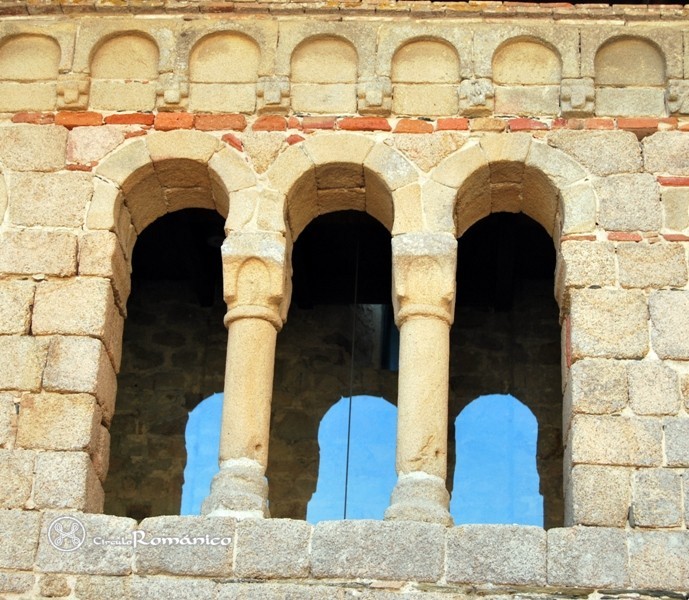 Sant Feliu de Guixols. Porta Ferrada. Detalle del cuerpo de ventanas
