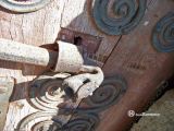 Torroella de Fluviá. Sant Cebria. Detalle del cerrojo de la puerta